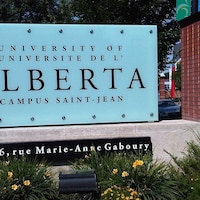 L'affiche du Campus Saint-Jean de l'Université de l'Alberta.