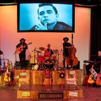 Une scène du "musical'' Ring of Fire consacré à la vie de Johnny Cash, présenté au First Impression Theatre de Deep Cove (C.-B.).