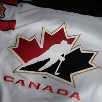Un chandail de Hockey Canada.