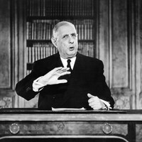 Charles de Gaulle s'adresse aux Français à la télévision, à la veille du jour de l'An 1963.