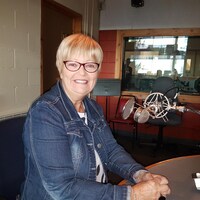Lorraine Richard, candidate et députée sortante du Parti québécois dans Duplessis, sur la Côte-Nord (en studio à Radio-Canada). 