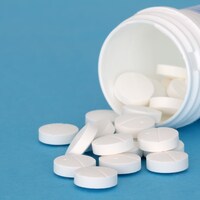 Une boîte renversée de pilules