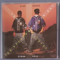 La pochette de l'album Totally Krossed Out du duo américain Kris Kross.