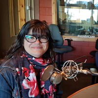 Pascale Malenfant, agente culturelle à la Ville de Sept-Îles et Sarah Maloney, artiste nord-côtière, vice-présidente de Panache art actuel et enseignante en arts visuels au Cégep de Sept-Îles. 