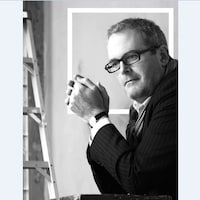 Photo en noir et blanc de Philippe Garneau, Président et Chef de Création chez GWP Brand Engineering