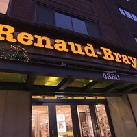 La façade d'une librairie Renaud-Bray.