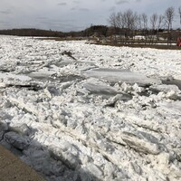 Des embâcles sur la rivière Matane.