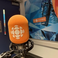 Un micro de Radio-Canada. 