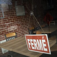 Selon la Fédération canadienne de l'entreprise indépendante, les restaurants, les entreprises saisonnières et celles qui comptent sur la présence de touristes sont les plus touchés par la pandémie.