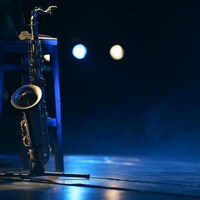 Saxophone sur une scène