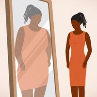 Illustration d'une femme qui se regarde dans un miroir où son reflet parait d'une plus grosse taille qu'en réalité.