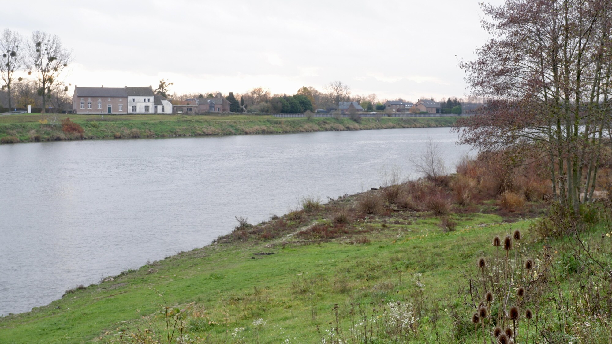 La Meuse, vue des Pays-Bas.