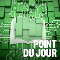 Illustration d'un livre entouré de circuits dans un environnement technologique.
