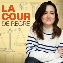 Suzie Bouchard en tenue d'avocate, souriant à la caméra.