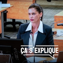 Geneviève Guilbault est assise en salle d'audience.