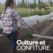 femme faisant du jardinage au Yukon.