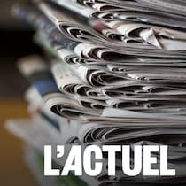 Une pile de journaux.