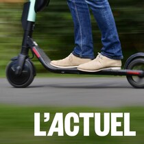Une trottinette électrique.
