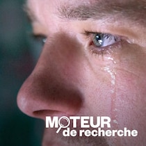 Gros plan sur les yeux humides d'une personne.