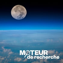 La Lune est vue dans l'atmosphère.