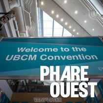 Un panneau indique la bienvenue aux congressistes de l'Union des municipalités.