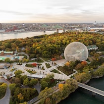 Une vue aérienne du parc Jean-Drapeau.