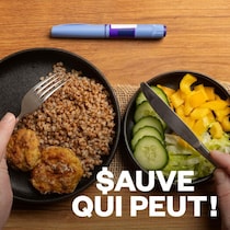 Deux assiettes sont disposées sur une table près d'un injecteur de médicament.