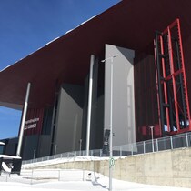 L'Amphithéâtre Cogeco, vu de l'extérieur.