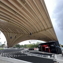 Un amphithéâtre en extérieur.