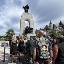 Une cérémonie commémorative au Mémorial national de guerre à Ottawa a été organisée vendredi pour marquer le centième anniversaire de la Légion royale canadienne.