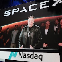 Elon Musk apparaît sur une vidéo.