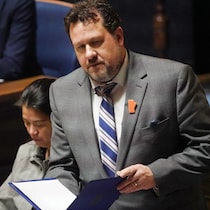 Glen Simard, ministre responsable des Affaires francophones, souligne la Journée internationale de la francophonie lors de la période de questions à l'Assemblée législative du Manitoba le jeudi 19 mars 2026.
