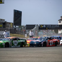 Des voitures sur la piste