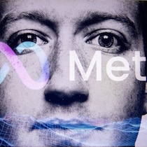 Photographie à double exposition représentant un portrait de Mark Zuckerberg et le logo du groupe Meta.