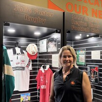 Julie Foster au Temple de la renommée des sports de la Saskatchewan.