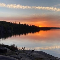 Un lever de soleil sur le lac Mantario à la fin septembre.