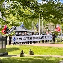 Une manifestation « Je me souviens d'un Québec blanc » à Shawinigan.