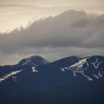 La montagne Grouse lors d'une journée chaude, à Vancouver, en Colombie-Britannique, le 30 janvier 2024.