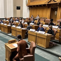 Le parlement jeunesse fransaskois organisé par l'Association jeunesse fransaskoise (AJF) à l'Assemblée législative de la Saskatchewan, le 12 décembre 2025.