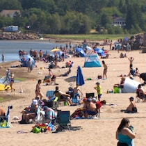 Des gens sur la plage