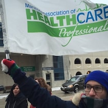Des travailleurs de la santé du Manitoba.