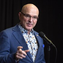 Le nouveau ministre des Langues officielles veut prioriser l’économie ...
