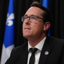 Simon Allaire en conférence de presse.  