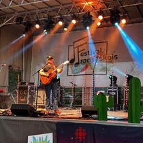 Un spectacle lors du Festival fransaskois au parc provincial de Pike Lake, en Saskatchewan, le 6 juillet 2024.
