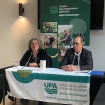 Stéphanie Levasseur et Pascal Rheault lors d'une conférence de presse.