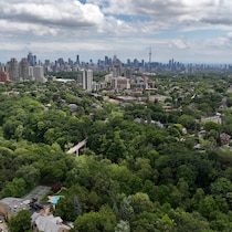 Vue aérienne de la circonscription de Toronto St-Paul's et du centre-ville. 