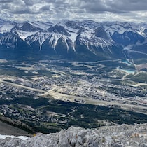 Le village de Canmore vu du ciel.