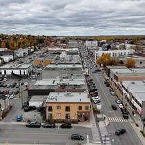 Vue aérienne sur la 3e Avenue de Val-d'Or.