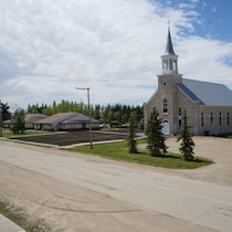 Paroisse Notre Dame de la Nativité, église à Zenon Park.