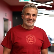 Fady Dagher sourit à la caméra.